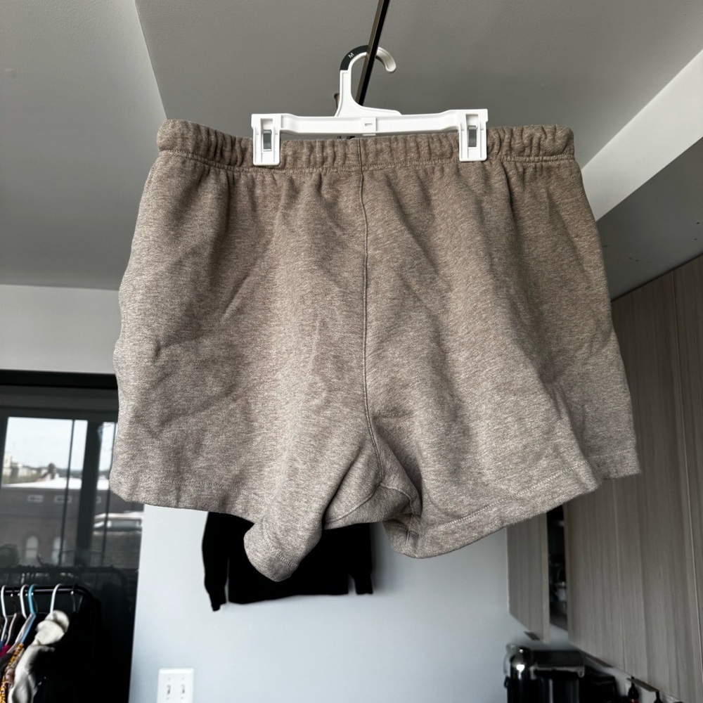 Essentials Fear of God Sweat Shorts Light Heather Oatmeal Men's Large Streetwear - Picture 8 of 9